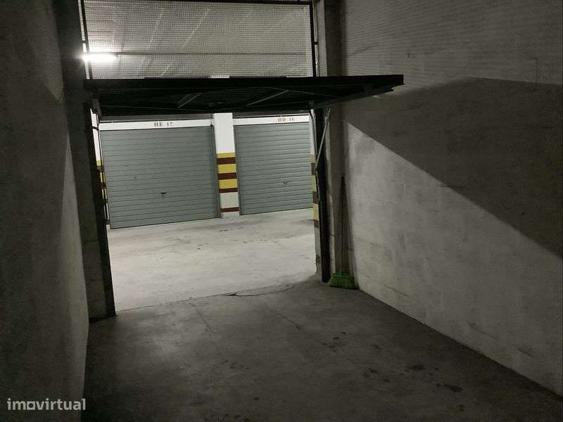 Arrendo Garagem Fechada (Box ) 20 m2 - Na Quintã - Guimarães Centro - Grande imagem: 5/12