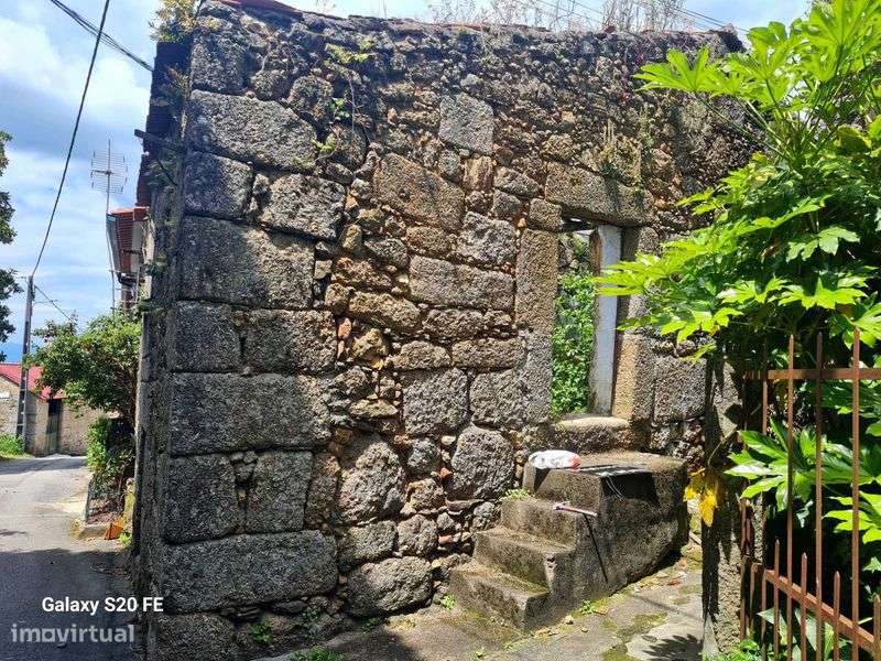 Vendo casa devoluta em centro de vila de azere - Grande imagem: 5/8