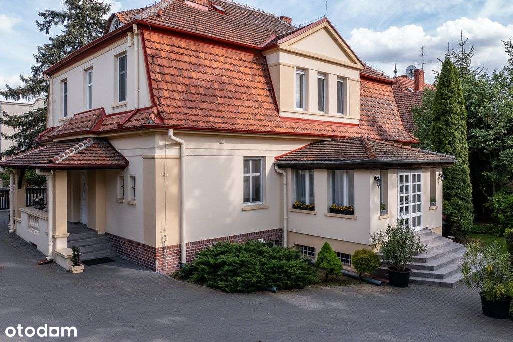 Willa w klasycznym stylu z ogrodem-7