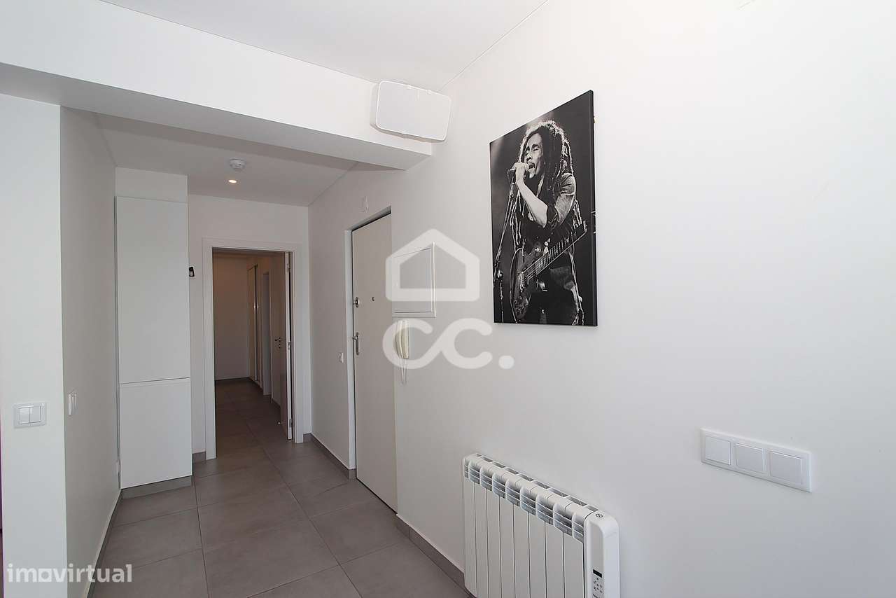 Apartamento T3 Renovado com Vista Mar e Terraço em Armação de Pêra-14