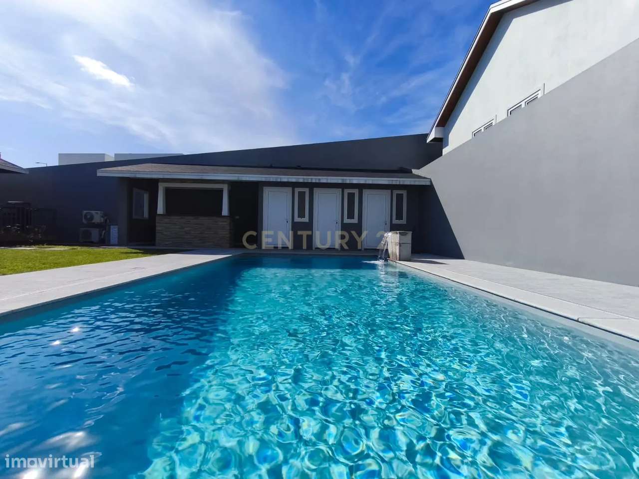 Moradia Moderna com Piscina + Apartamento Independente | Construção 20-42