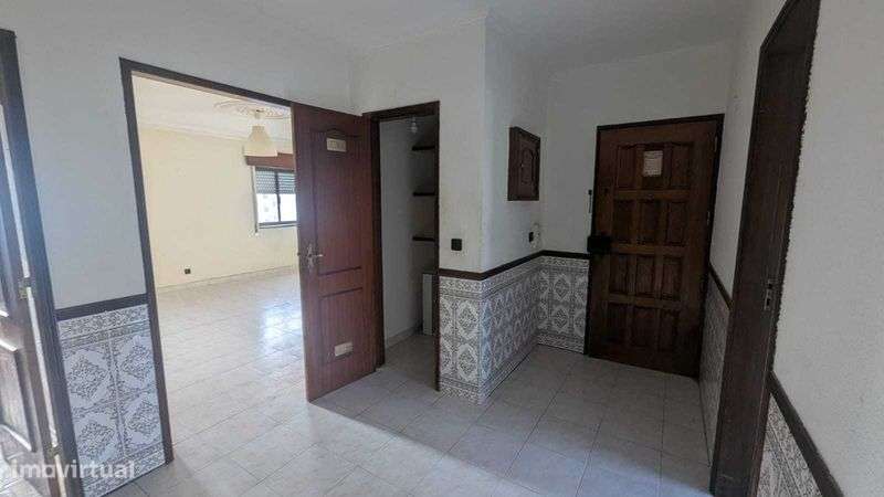 T2 com Arrecadação no Carregado – Excelente Localização - Grande imagem: 4/12