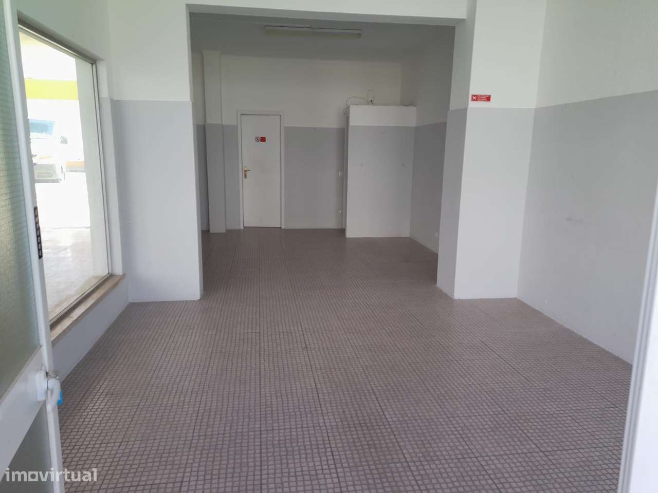 Loja no centro de Salvaterra de Magos-5