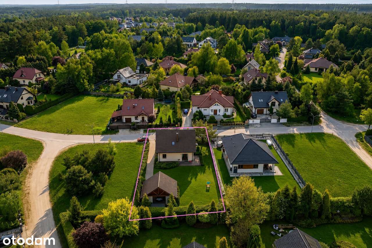 Rodzinny dom. Salon + 4 pokoje! Duża działka 880m² i wiata garażowa 2-0