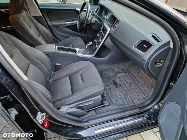 Volvo V60 D4 AWD Base - 18