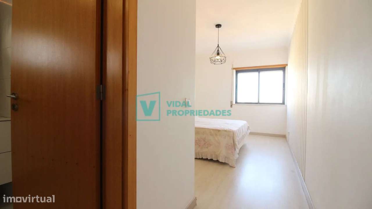 Apartamento T3 com varanda, garagem e elevador-5