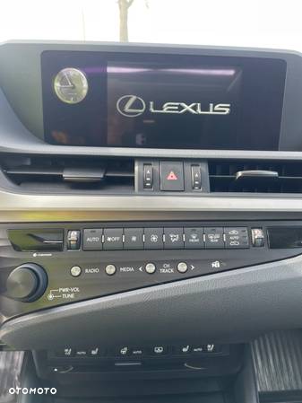 Lexus ES - 20