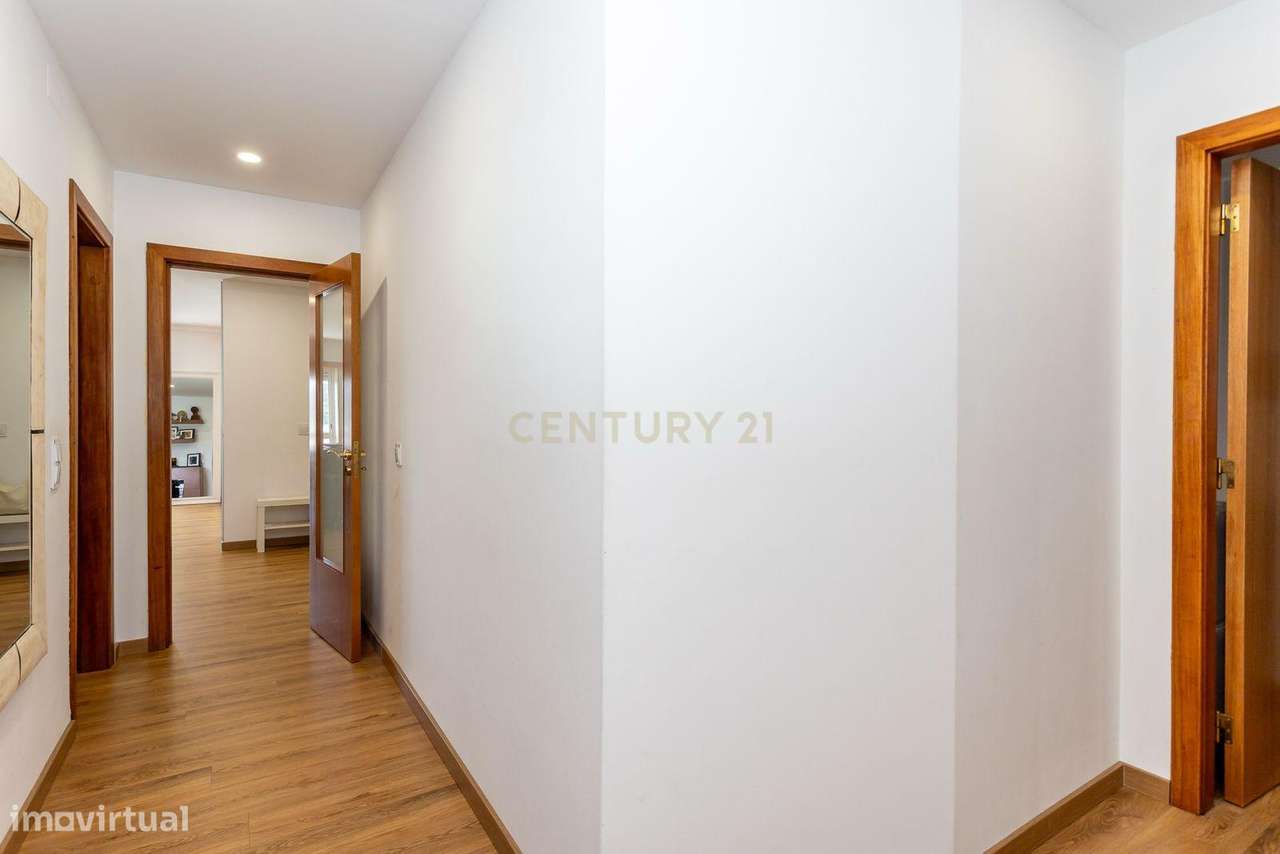 Apartamento T3 Remodelado com Arrecadação e Parqueamento-12