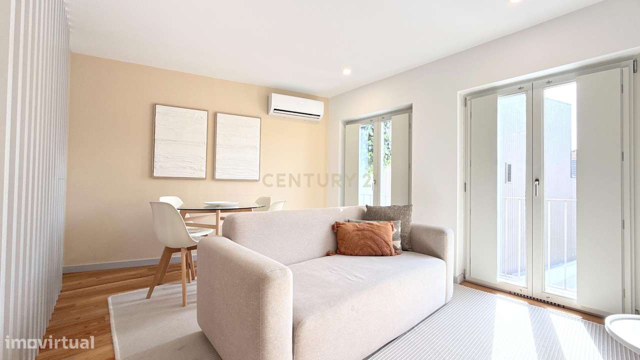EXCLUSIVO T2 DUPLEX COM GARAGEM E VARANDA NO CORAÇÃO DA BAIXA DO PORTO-8