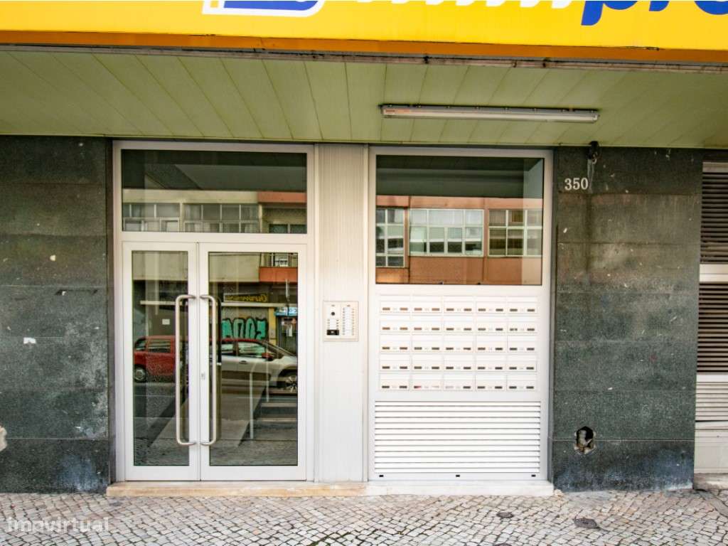 Apartamento T1 Renovado na Estrada de Benfica-26