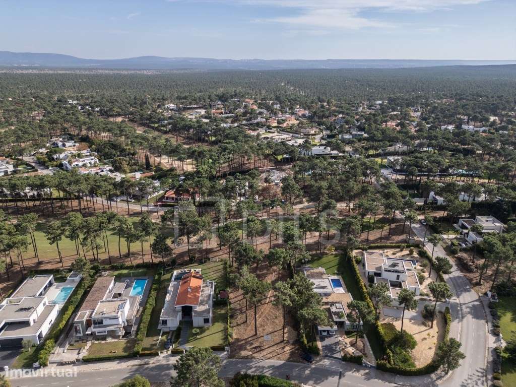 Terreno com 1.400m2, com vista Golf, na Herdade da Aroeira - Grande imagem: 4/6