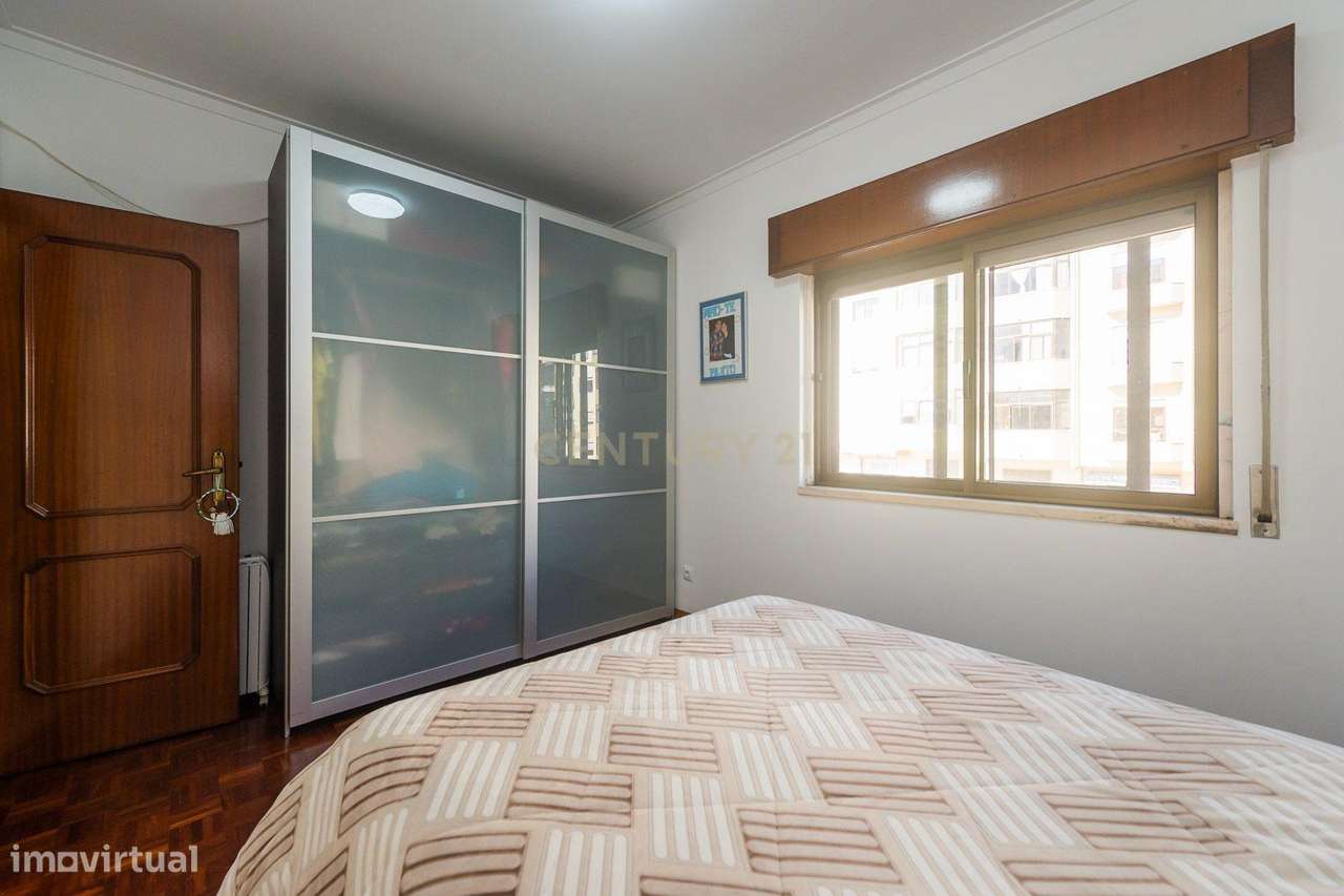 Apartamento T2 em bom estado, parcialmente remodelado-28