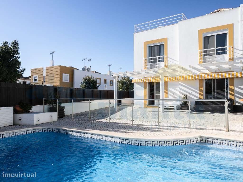 Moradia geminada T3 com Piscina Privada e Garagem - Praia da Lota-5