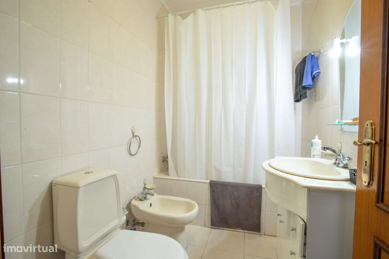 T2 +1 com 102 m² | Varanda | Perto do Metro e Baixa Ribeirinha-7