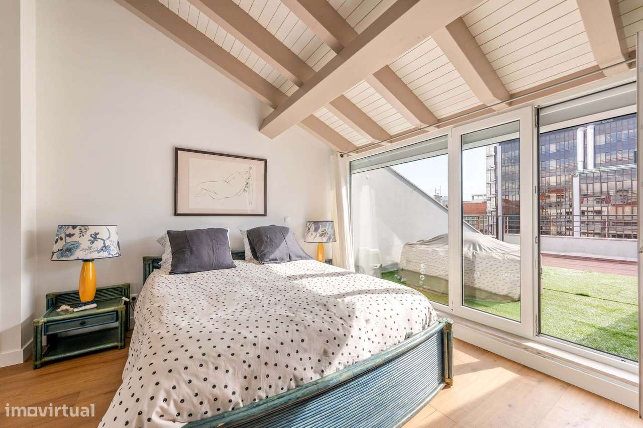 Apartamento T2 com 4 terraços e garagem nas Avenidas Novas, Lisboa-13