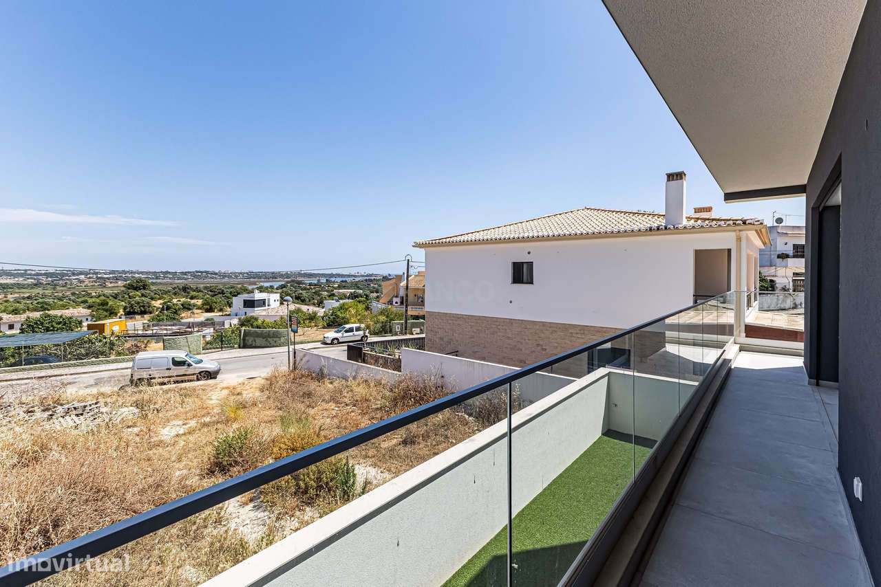 Moradia Contemporânea T3 com Garagem | Mexilhoeira Grande-17
