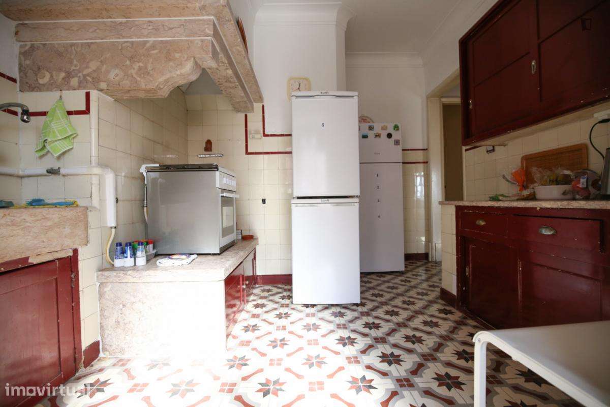 Quarto - localizado em Roma-Areeiro Lisbon - Grande imagem: 5/50