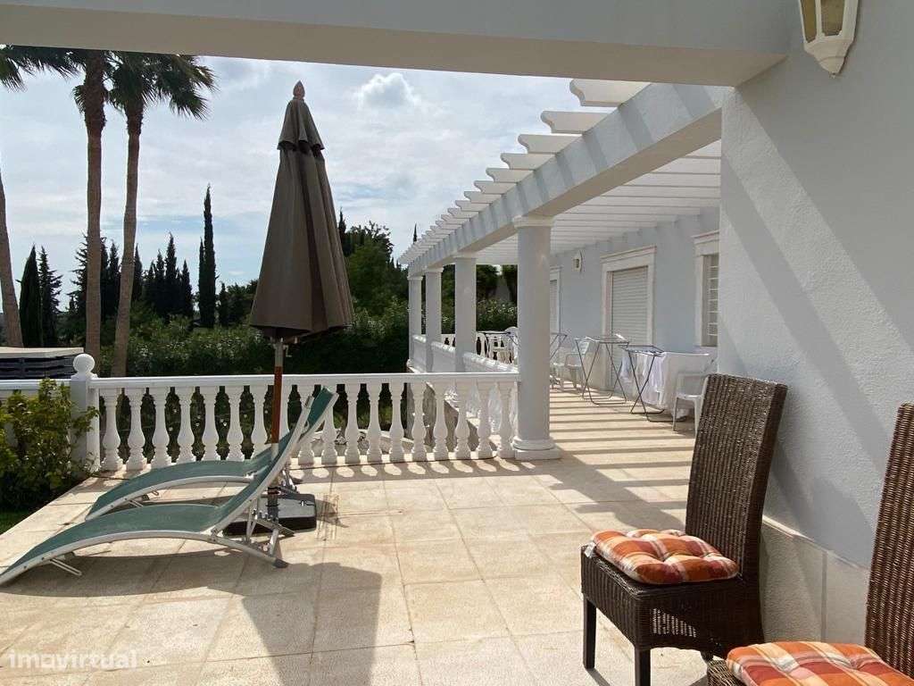 Magnífica Quinta V8 com piscina e deslumbrante vista mar. Localizada-49