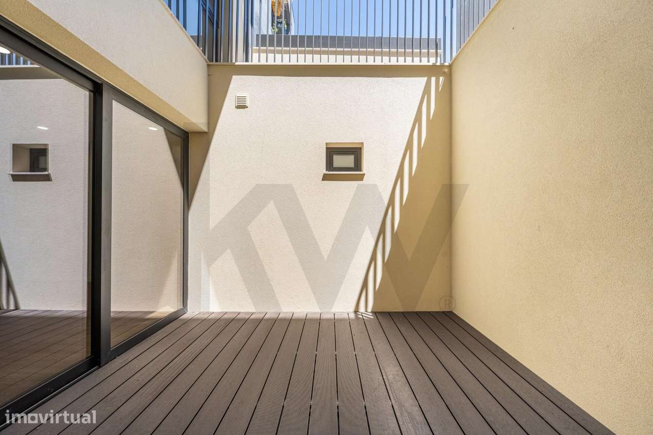 T1 + 1 novo com jardim junto da Av. dos Aliados - Grande imagem: 3/17