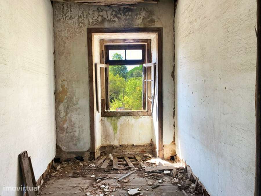 Grande moradia para recuperar, vistas desafogadas, São Gregório-10