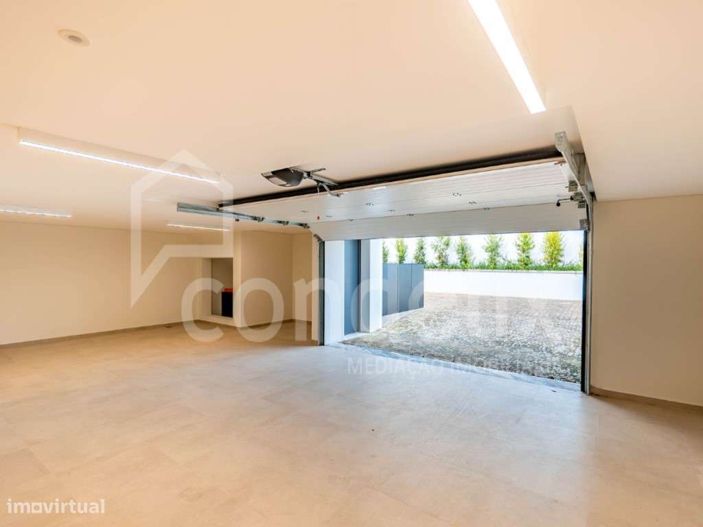 Moradia T5+1 nova com piscina em condomínio fechado de luxo no Estoril-52