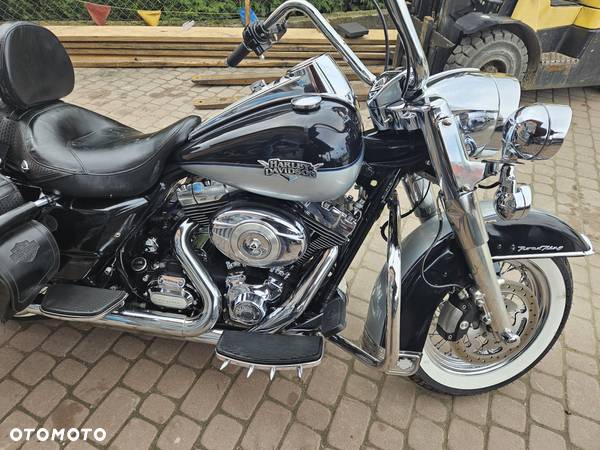 Harley-Davidson FLH Electra Glide - 2