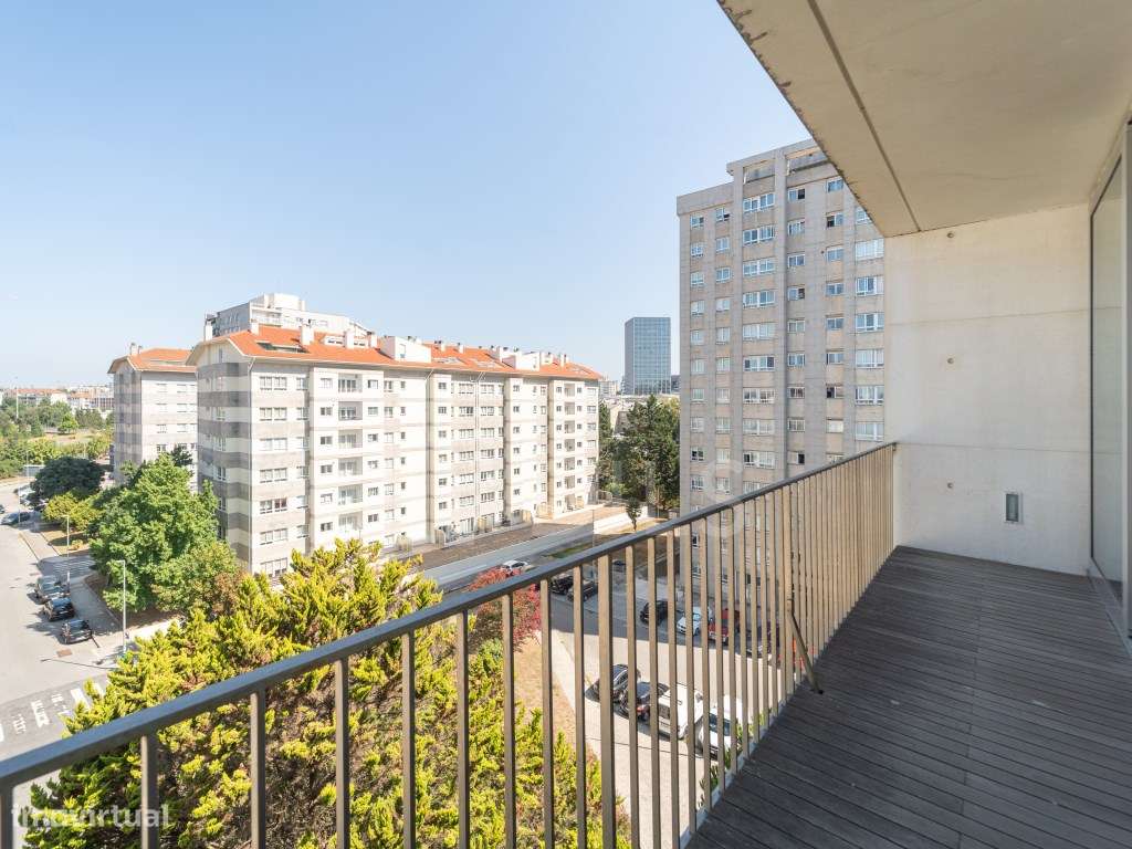 Apartamento T2 com varandas e garagem-22