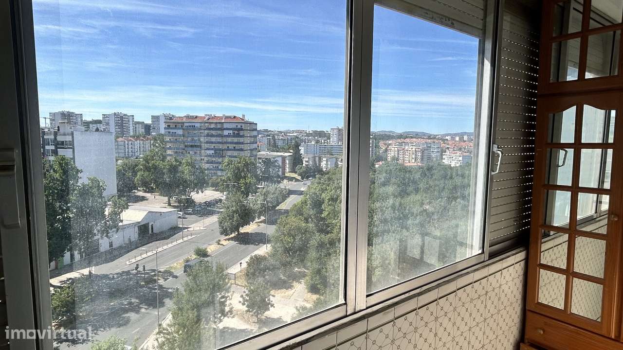 Apartamento T4 nos Olivais-24