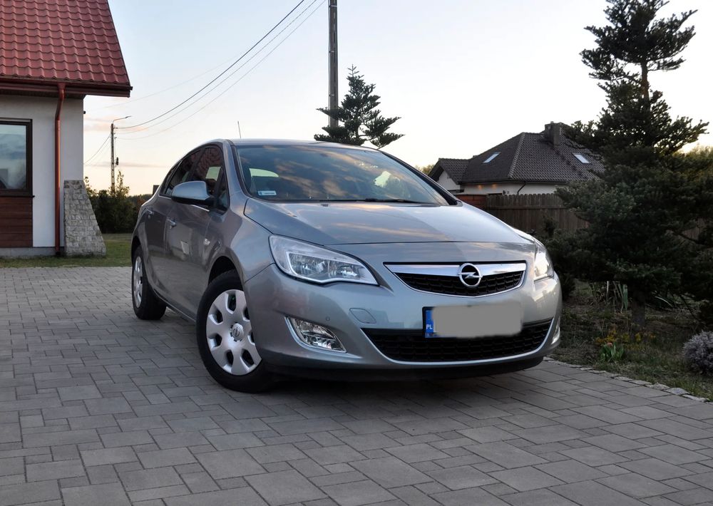 Opel Astra J 1.6 Design Edition 2010