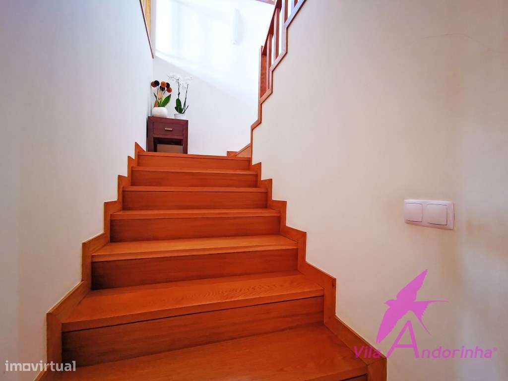 Moradia T4 Independente a 5 minutos da praia e do centro-18