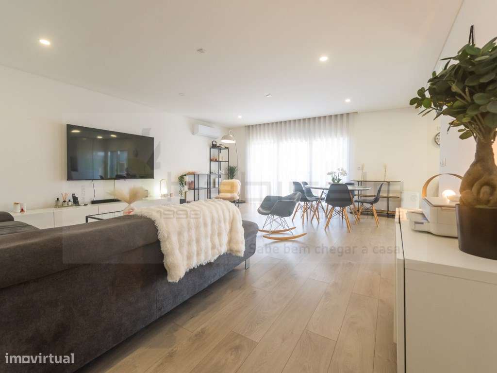 T2 com box para 2 carros e varanda de 30m2 - Grande imagem: 4/37