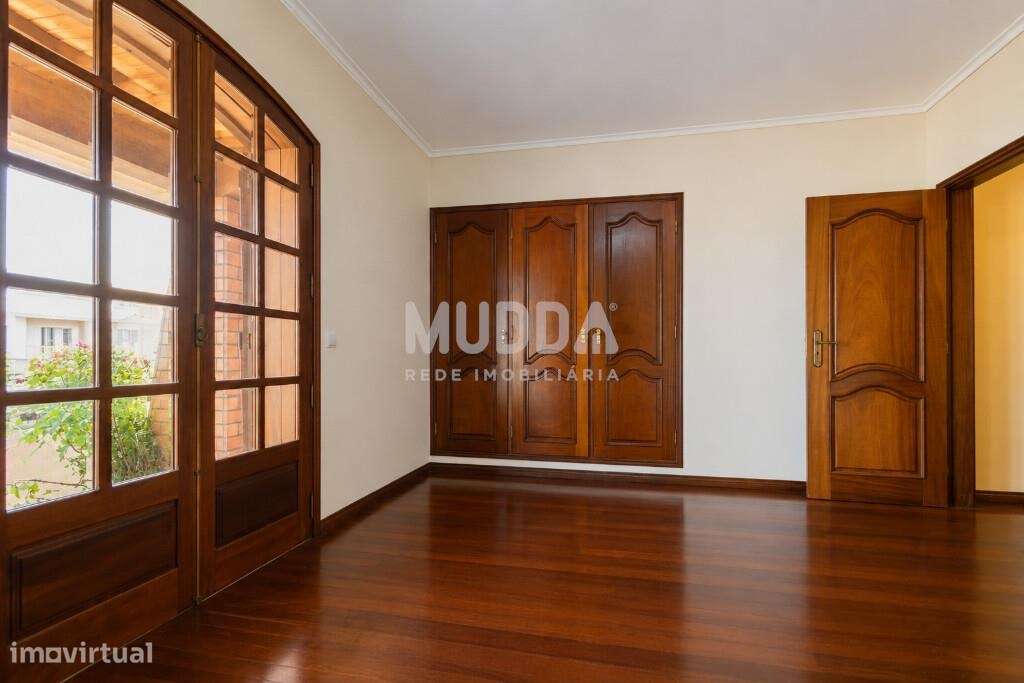 Oportunidade em Azurva – Moradia Isolada com Grande Terreno!-20