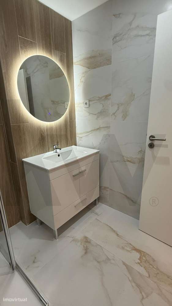 T2 com Pátio Privativo nas Mercês – O Seu Refúgio ao Ar Livre-11