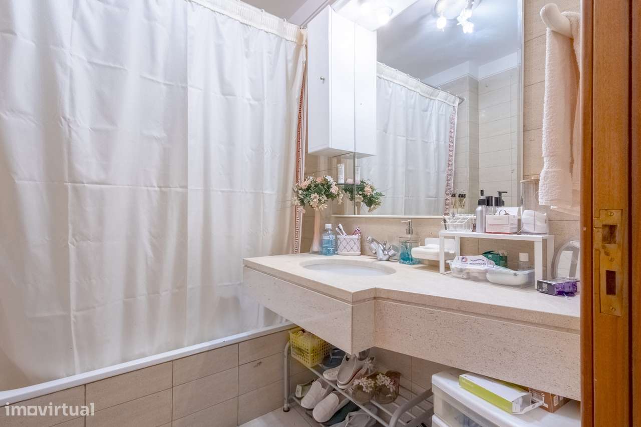 Apartamento T3, prédio com elevador e garagem!-21