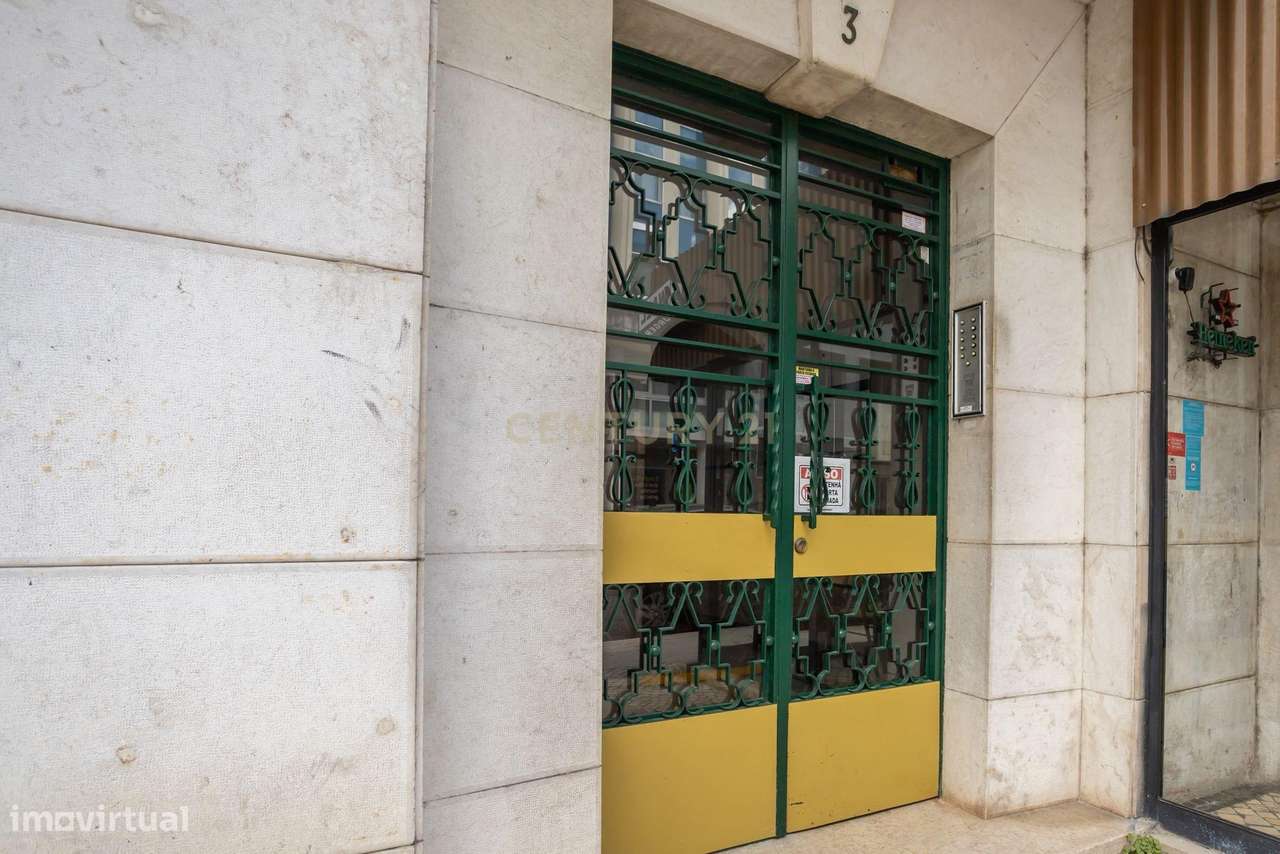 Apartamento T2 para remodelação nas Picoas -Lisboa-20
