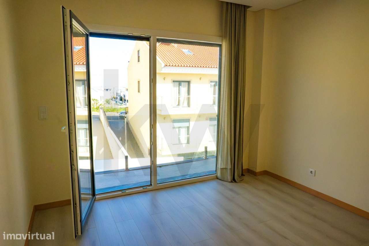 T3 Isolada em Famões: A Estreia Perfeita para a sua Família-38