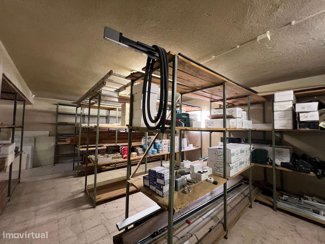 Armazém Multifuncional para venda em São Domingos de Rana com 205m²-6