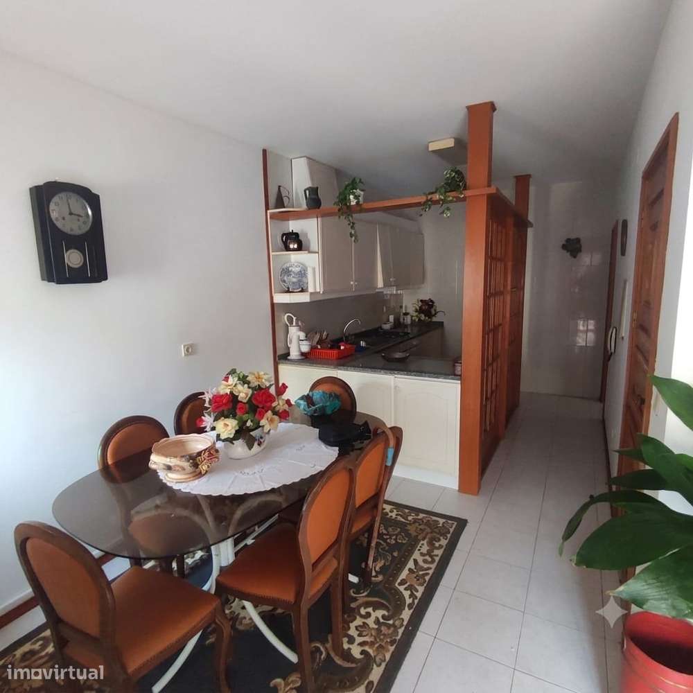 Apartamento T2 com terraço, varanda e 3 casas de banho-36