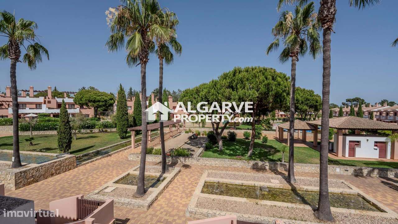 Moradia V4 junto ao Campo de Golfe da Vila Sol, Algarve-24