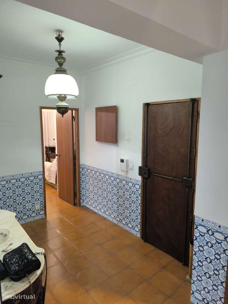 Apartamento T3, parcialmente mobilado. Pragal - Almada. - Grande imagem: 2/21