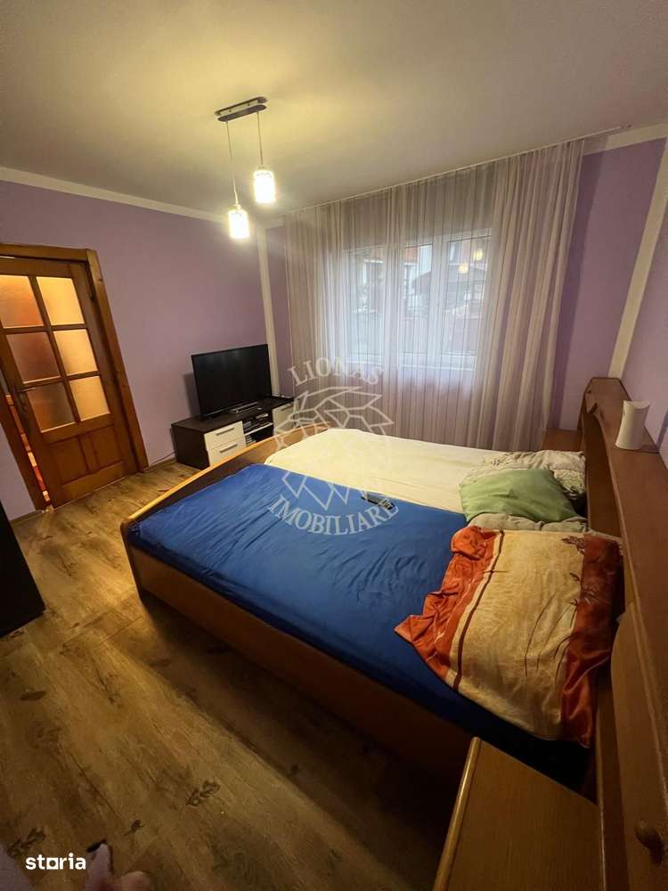 Casa 3 camere 111 mp-curte-garaj-Zona Podul Jelnei - Imagine principală: 3/8