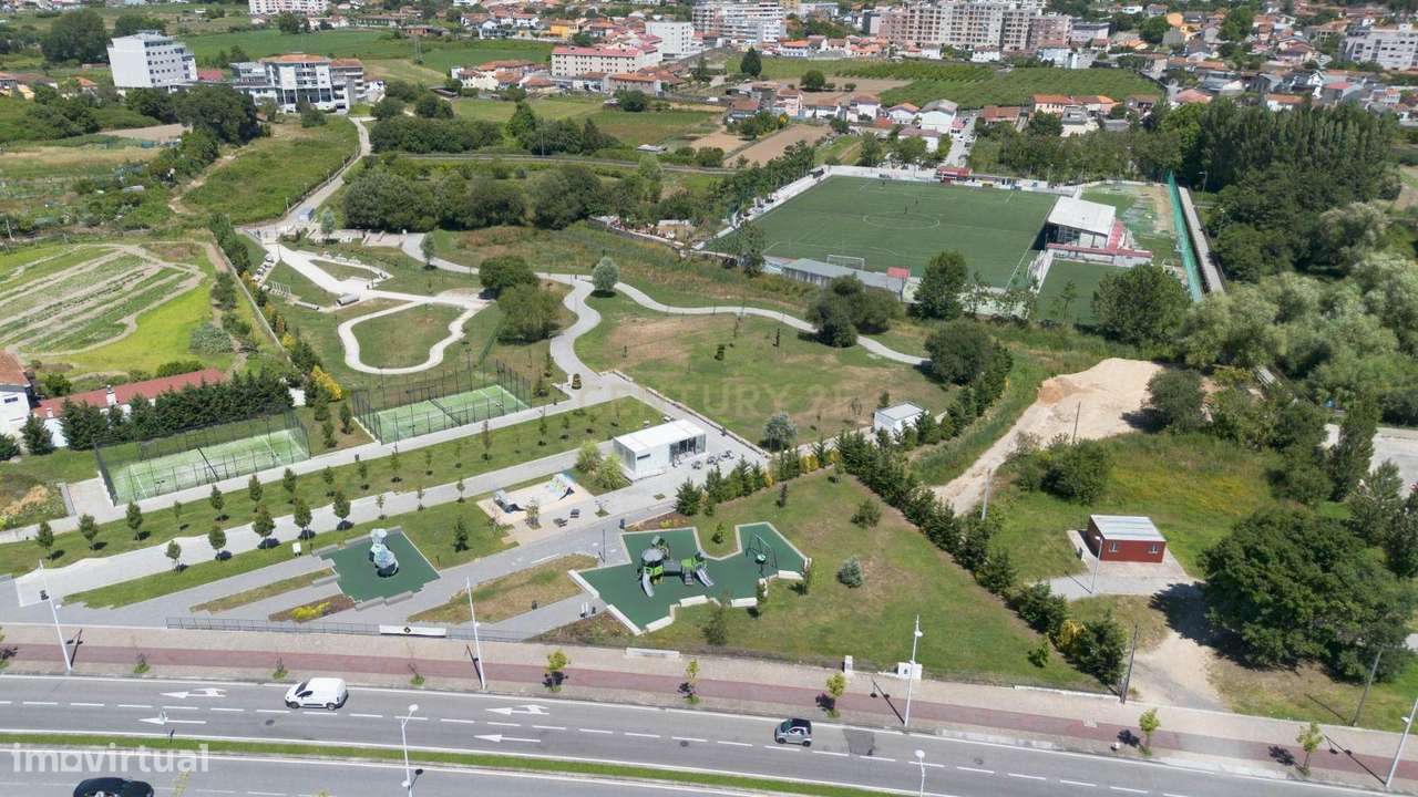 Apartamento T3 Novo com Rooftop de 75m² e Vistas Panorâmicas – Fânzere-40