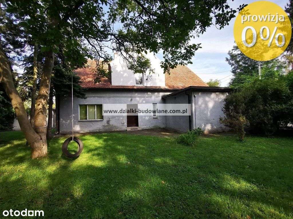 Wolnostojący dom w centrum osiedla-1