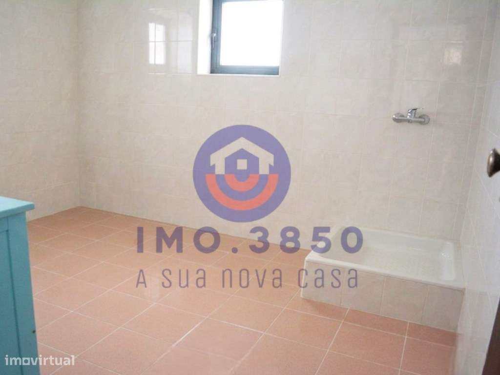 Moradia T4 c/ excelentes áreas-7