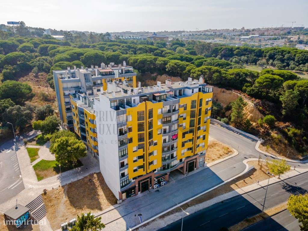 Apartamento T3 Parque da Paz Almada Arrecadação e Varandas-3