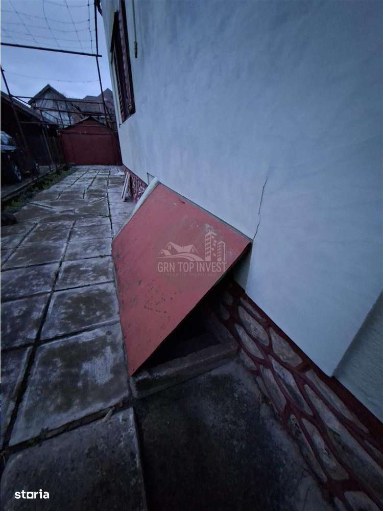 Casa 4 camere pivnita curte individuala Zona Lazaret-18