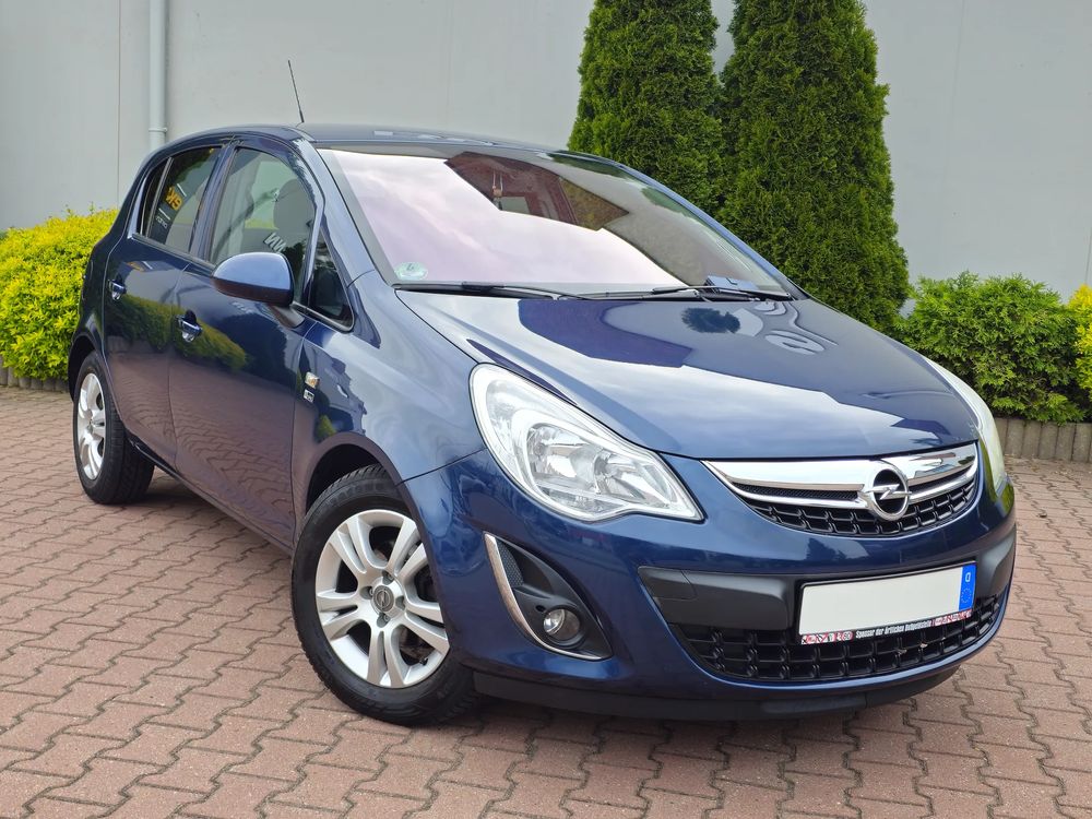 Opel Corsa D 1.4 16V Cosmo 2012