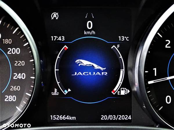 Jaguar XE 2.0 D Prestige - 26