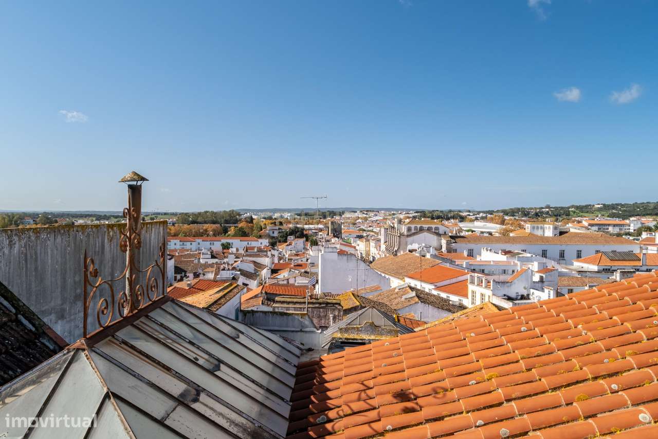 "Exclusiva Moradia Senhorial no Coração Histórico de Évora."-40