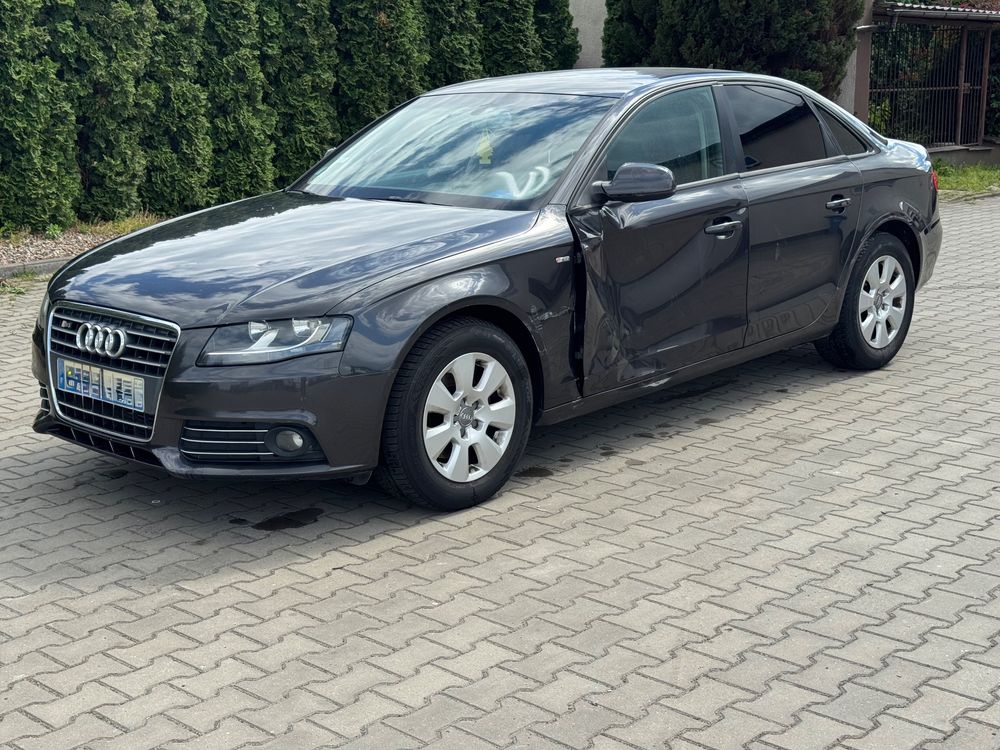 Audi A4 B8 2.0 TDI DPF S line Sportpaket 2010